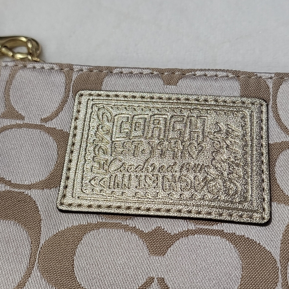 Coach Poppy Wristlet - Picture 2 of 9